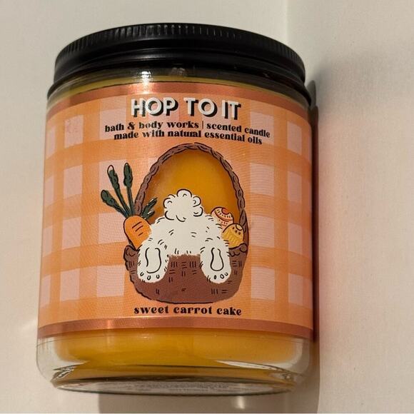 Bath and Body Works Easter Candle Hop to It Sweet Carrot Cake 7 oz candle - Picture 1 of 5